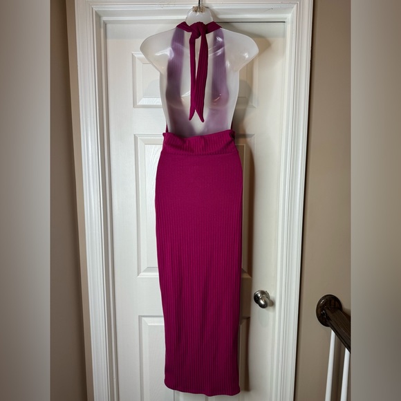 Plunging Neck Backless Halter Bodycon Dress - Picture 6 of 9